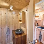 Grande Yourte Pour 4 Personnes A *