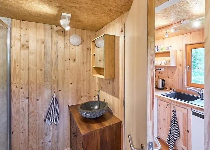 Grande Yourte Pour 4 Personnes A *